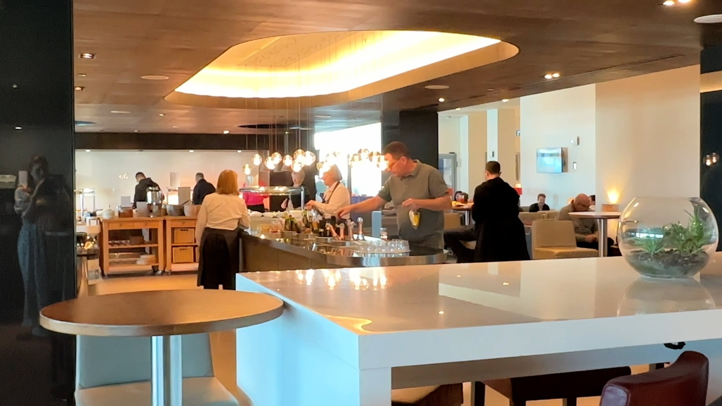 British Airways Business Class Lounge.jpg